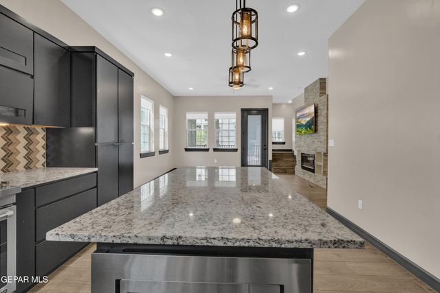 461 VIN BENICARLO Place, El Paso, TX 79912