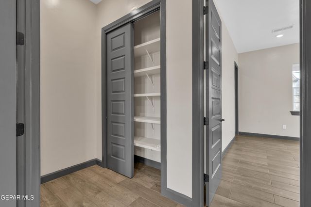 461 VIN BENICARLO Place, El Paso, TX 79912