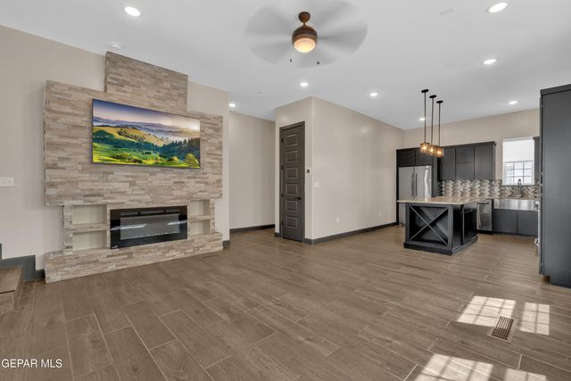 461 VIN BENICARLO Place, El Paso, TX 79912