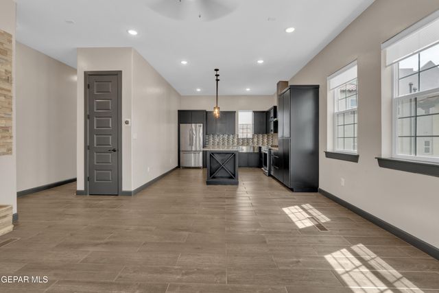 461 VIN BENICARLO Place, El Paso, TX 79912
