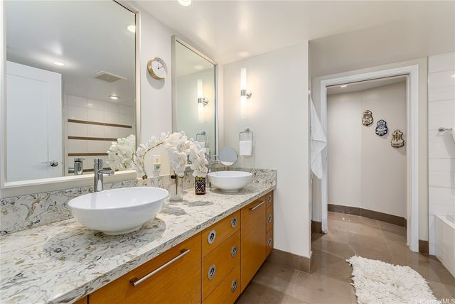 1177 Queen Street 3303, Honolulu, HI 96814