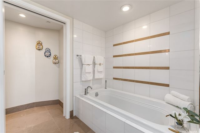 1177 Queen Street 3303, Honolulu, HI 96814