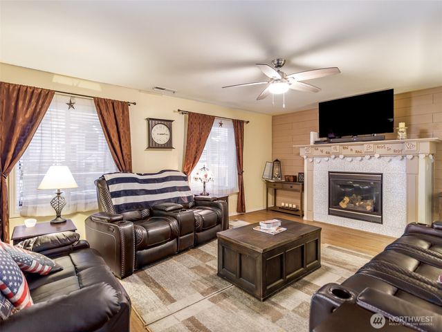 9983 Dragt Street SE, Yelm, WA 98597