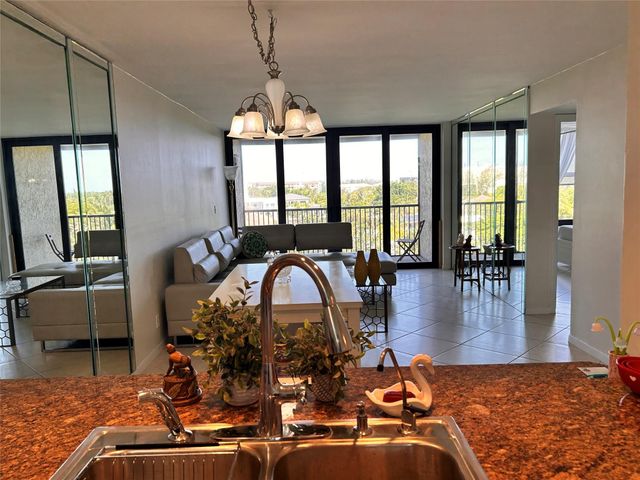 14 ROYAL PALM Way 605, Boca Raton, FL 33432
