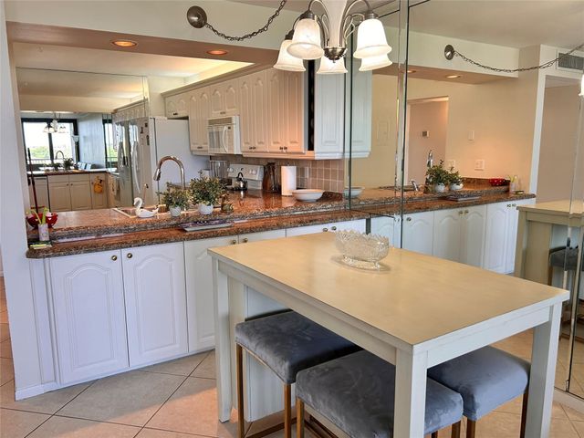 14 ROYAL PALM Way 605, Boca Raton, FL 33432