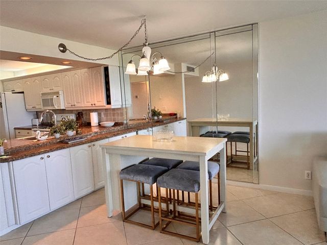 14 ROYAL PALM Way 605, Boca Raton, FL 33432