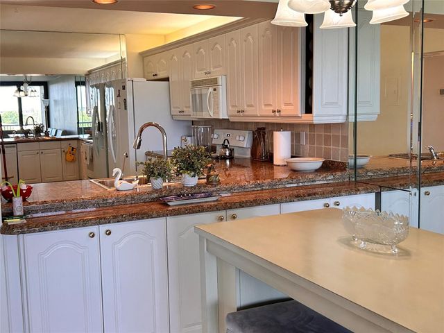 14 ROYAL PALM Way 605, Boca Raton, FL 33432