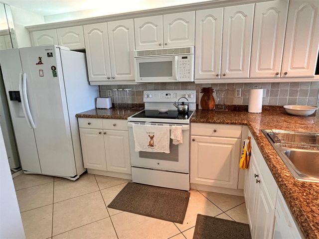 14 ROYAL PALM Way 605, Boca Raton, FL 33432