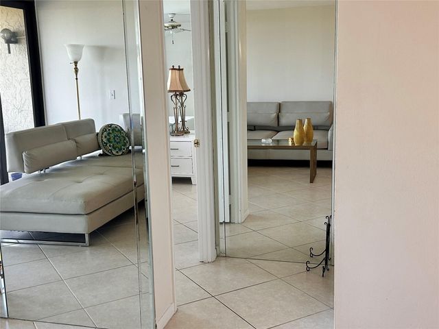 14 ROYAL PALM Way 605, Boca Raton, FL 33432