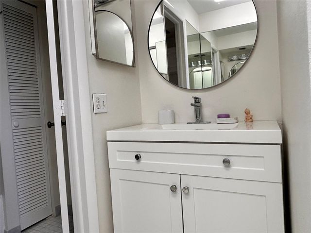 14 ROYAL PALM Way 605, Boca Raton, FL 33432