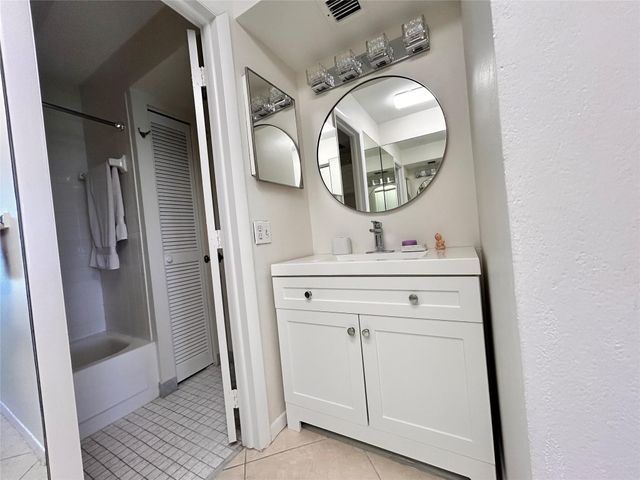 14 ROYAL PALM Way 605, Boca Raton, FL 33432