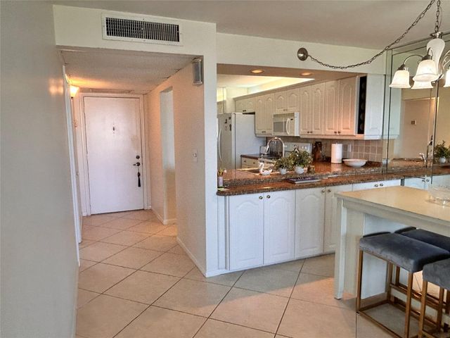 14 ROYAL PALM Way 605, Boca Raton, FL 33432