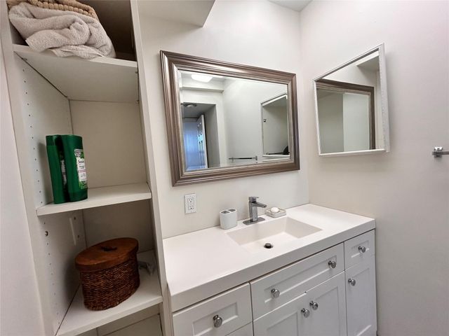 14 ROYAL PALM Way 605, Boca Raton, FL 33432