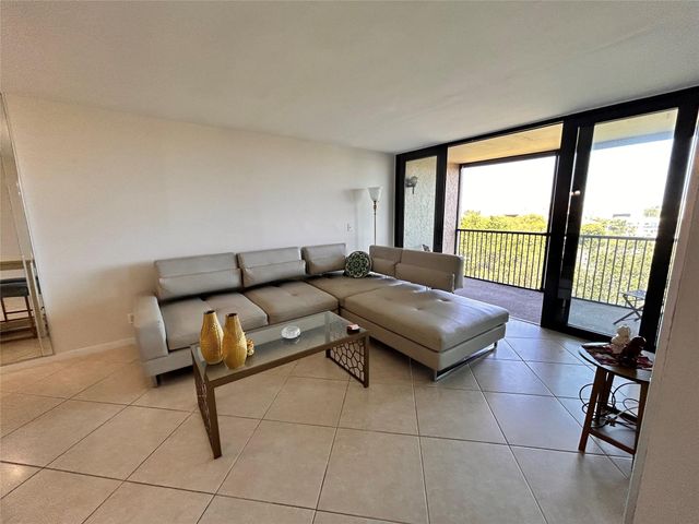 14 ROYAL PALM Way 605, Boca Raton, FL 33432