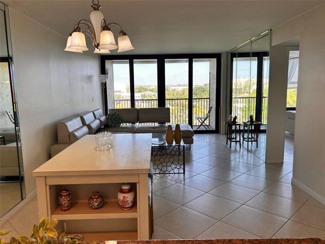 14 ROYAL PALM Way 605, Boca Raton, FL 33432