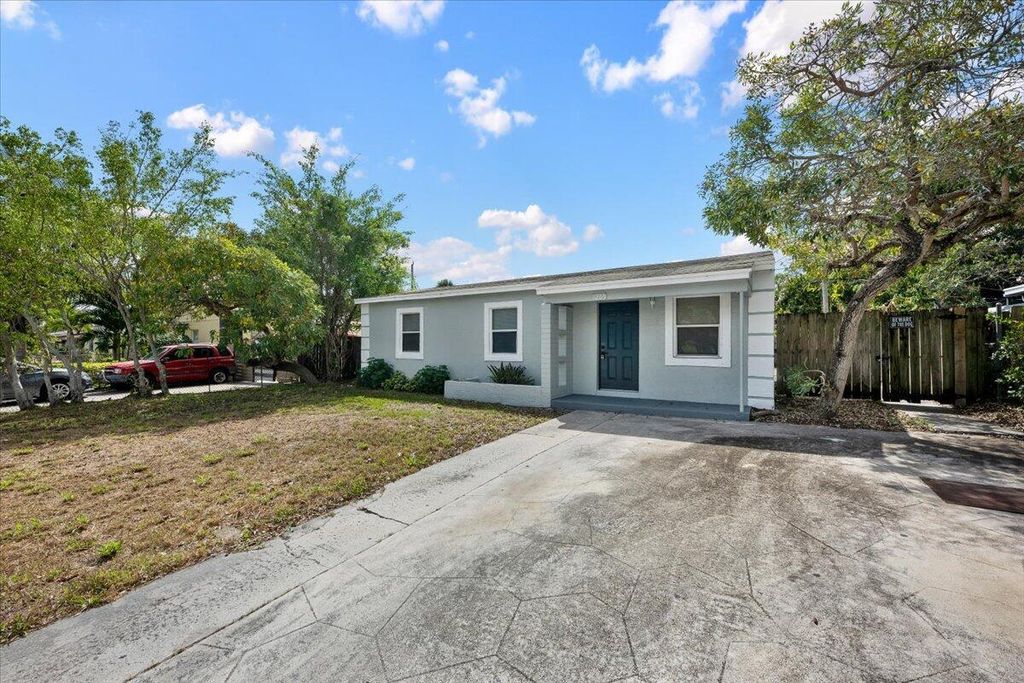 1209 14th Court S, Lake Worth Beach, FL 33460