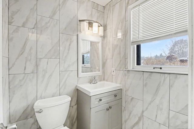 28931 W 11 Mile Road, Farmington, MI 48336