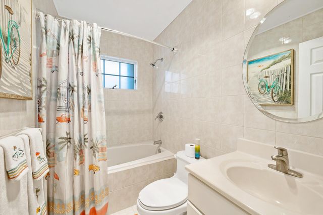 2251 NE 37th Court, Lighthouse Point, FL 33064