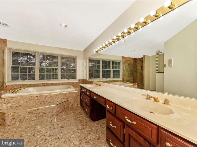 18806 FOUNTAIN TER, Hagerstown, MD 21742