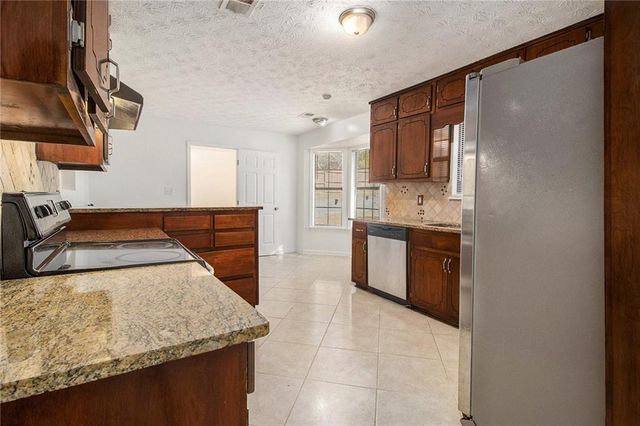 1110 Estates Court, Stockbridge, GA 30281