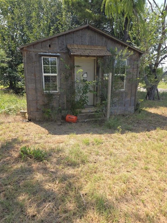 211 E CR 1520 Roads, Lindsay, OK 73052