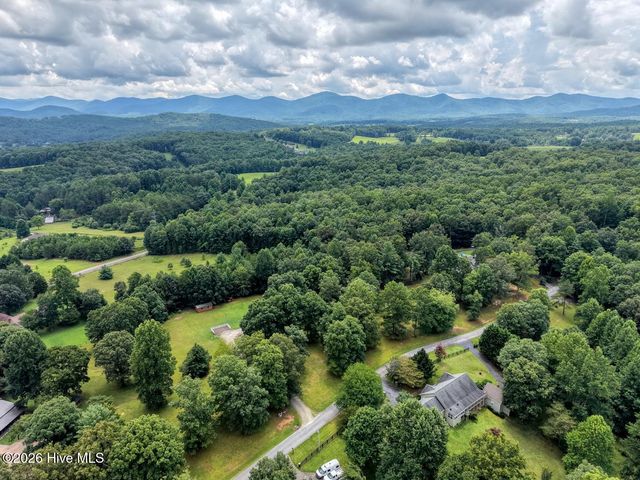151 Sharp Top Circle, Blairsville, GA 30512