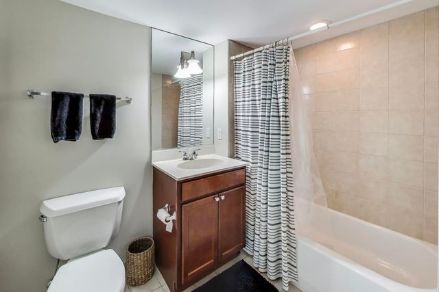 1001 W 15TH Street 241, Chicago, IL 60608