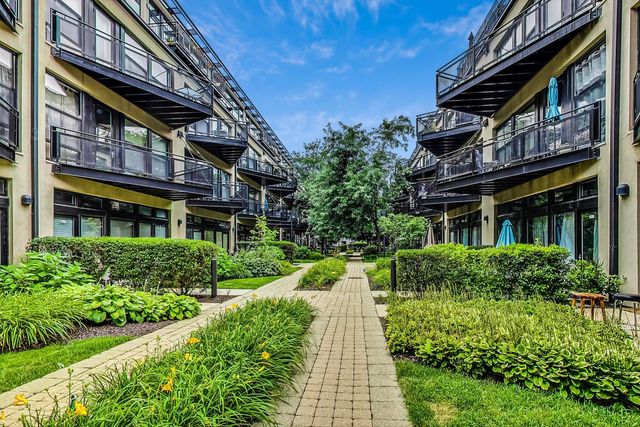 1001 W 15TH Street 241, Chicago, IL 60608