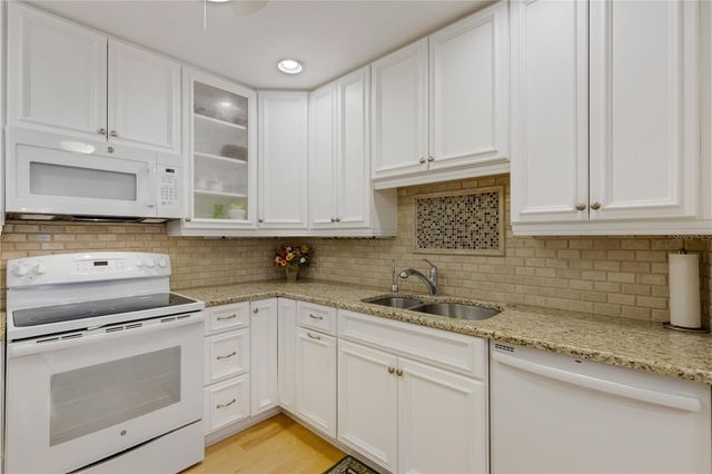 3242 RINGWOOD MEADOW 76, Sarasota, FL 34235