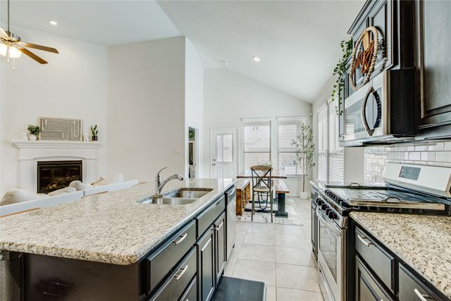 2421 Clay Creek Lane, Fort Worth, TX 76177