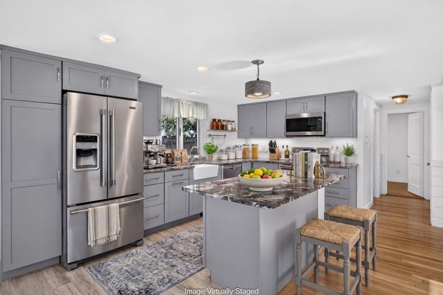14 Nickerson Street, Falmouth, MA 02536