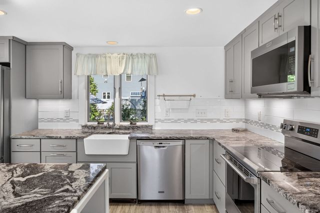 14 Nickerson Street, Falmouth, MA 02536