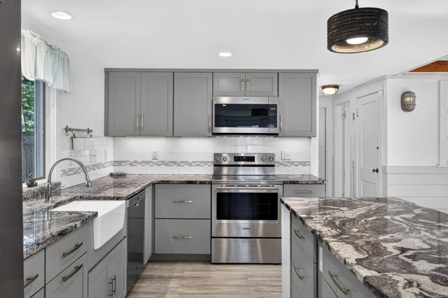 14 Nickerson Street, Falmouth, MA 02536