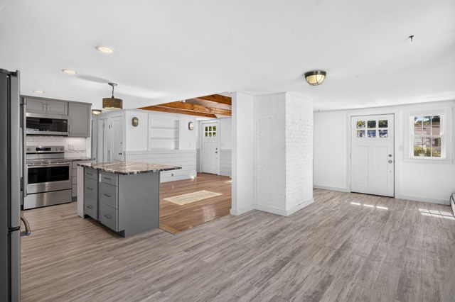 14 Nickerson Street, Falmouth, MA 02536