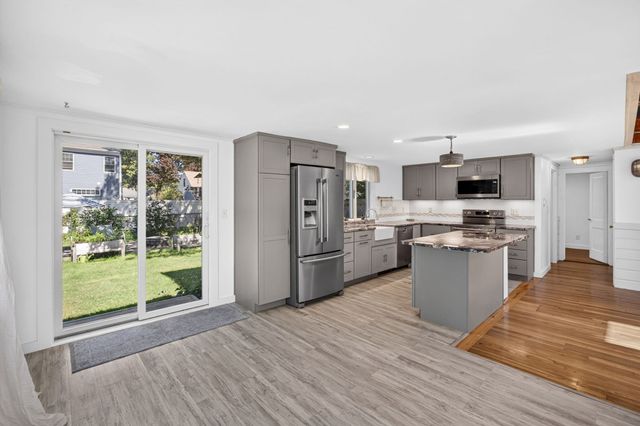 14 Nickerson Street, Falmouth, MA 02536
