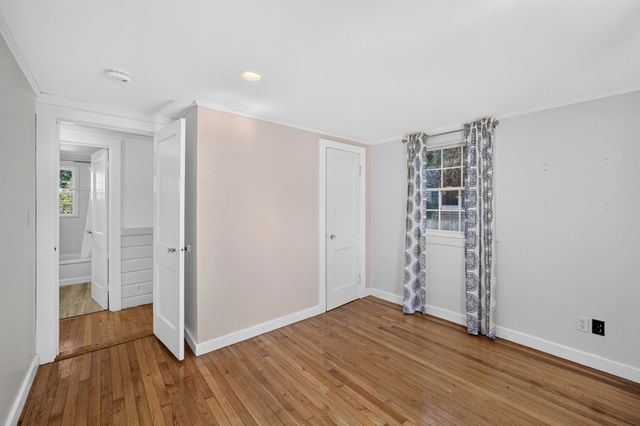 14 Nickerson Street, Falmouth, MA 02536