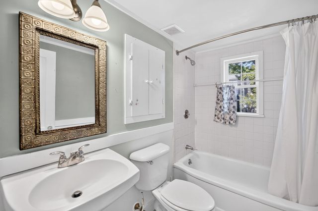14 Nickerson Street, Falmouth, MA 02536