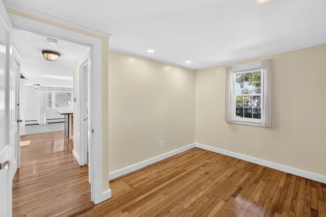 14 Nickerson Street, Falmouth, MA 02536