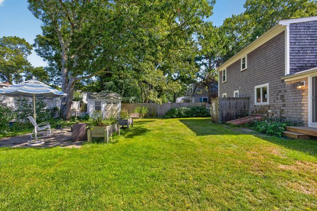 14 Nickerson Street, Falmouth, MA 02536