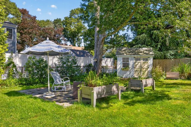 14 Nickerson Street, Falmouth, MA 02536