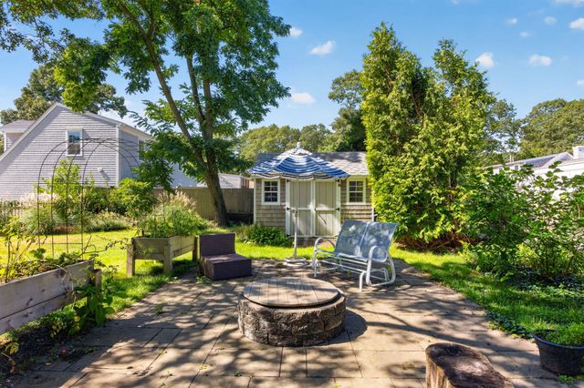 14 Nickerson Street, Falmouth, MA 02536