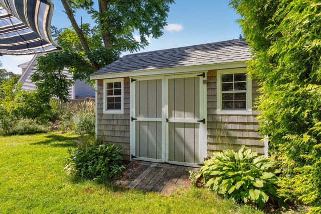 14 Nickerson Street, Falmouth, MA 02536