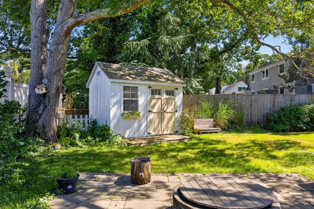 14 Nickerson Street, Falmouth, MA 02536