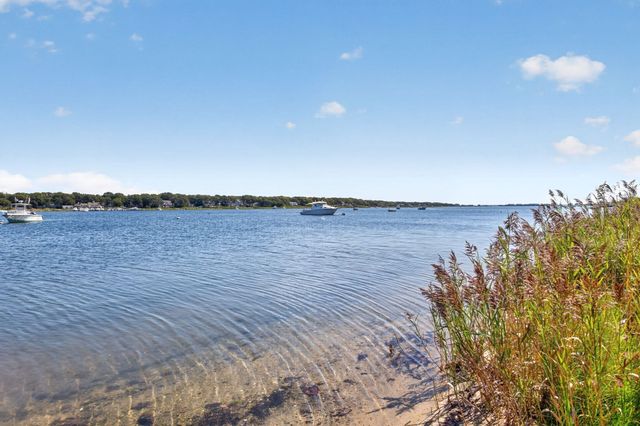 14 Nickerson Street, Falmouth, MA 02536