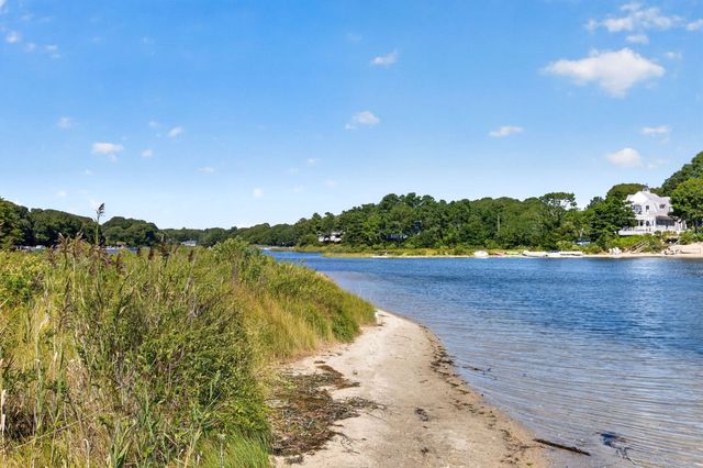 14 Nickerson Street, Falmouth, MA 02536