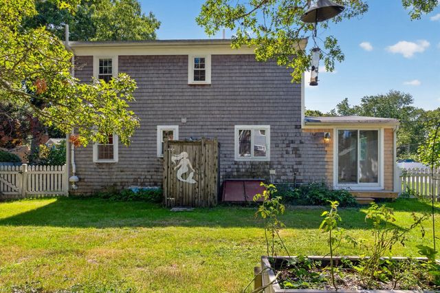 14 Nickerson Street, Falmouth, MA 02536