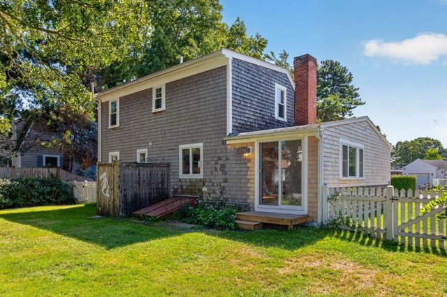 14 Nickerson Street, Falmouth, MA 02536