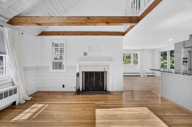 14 Nickerson Street, Falmouth, MA 02536