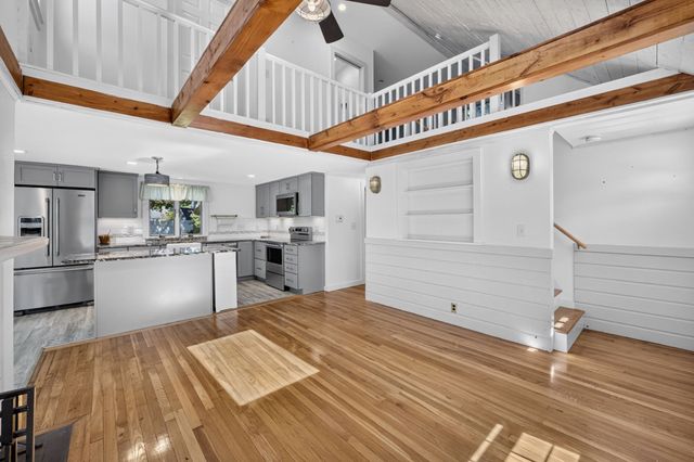 14 Nickerson Street, Falmouth, MA 02536