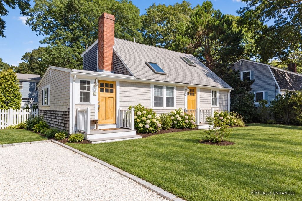 14 Nickerson Street, Falmouth, MA 02536